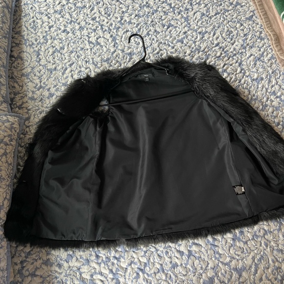 Black Faux Fur Vest - Picture 4 of 6